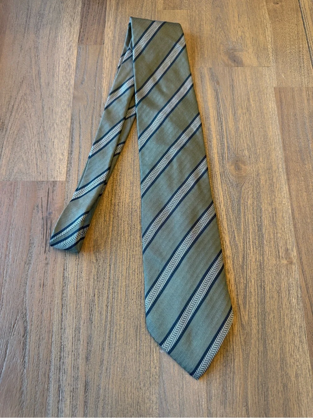 Giorgio Armani Cravatte Silk Tie Olive Green Navy Stripe Herringbone Italy 3.5